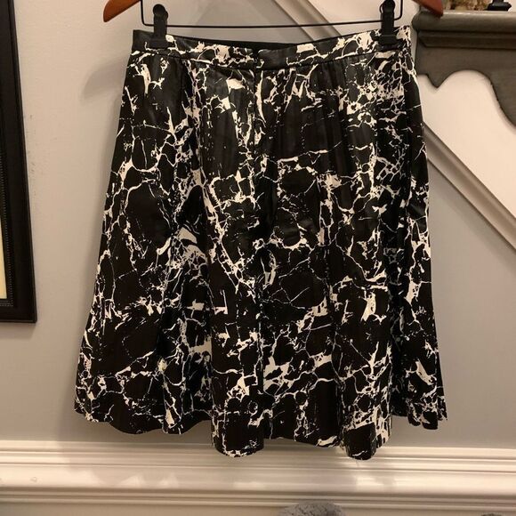Calvin Klein Black & White Paint Splatter Polyurethane Skirt sz 4 Cool - Picture 2 of 5